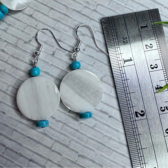 Turquoise Mother of Pearl Earrings & Bracelet - Picture 5 of 9